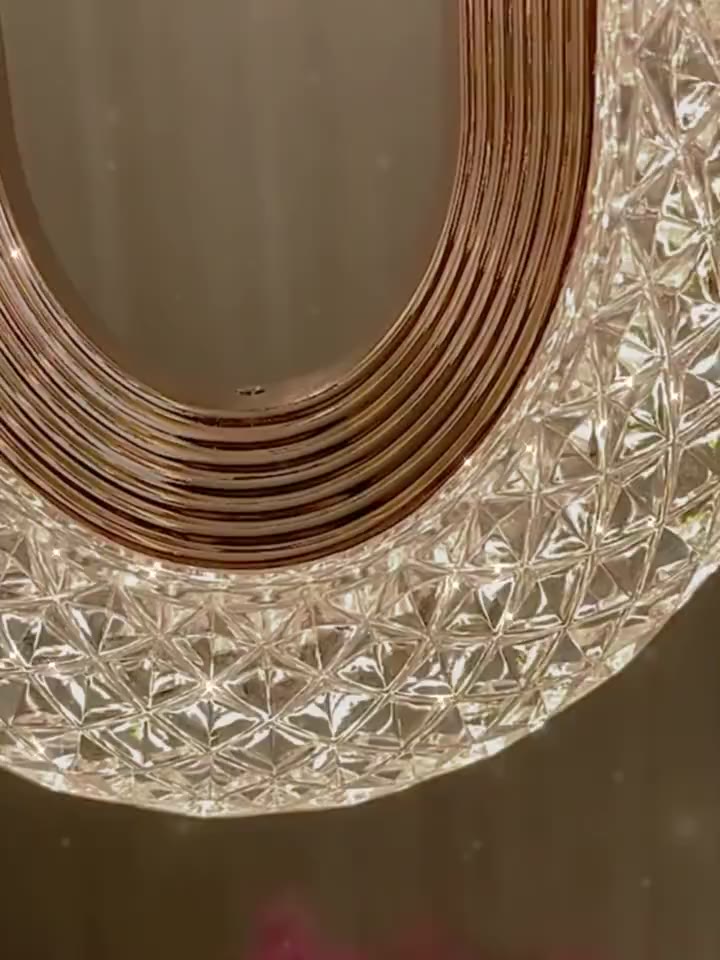 Pendente Cristal Oval Elipse Moderno Dourado – Geometria em Luz | Alma & Casa