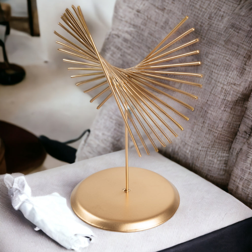 Escultura Decorativa em Ferro Dourado | Alma & Casa