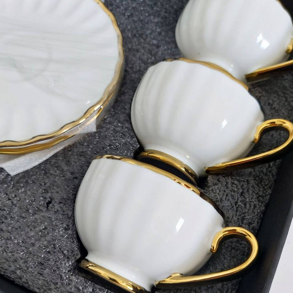 Xícaras de Porcelana com Borda Dourada: Sofisticação 12 pcs | Alma & Casa