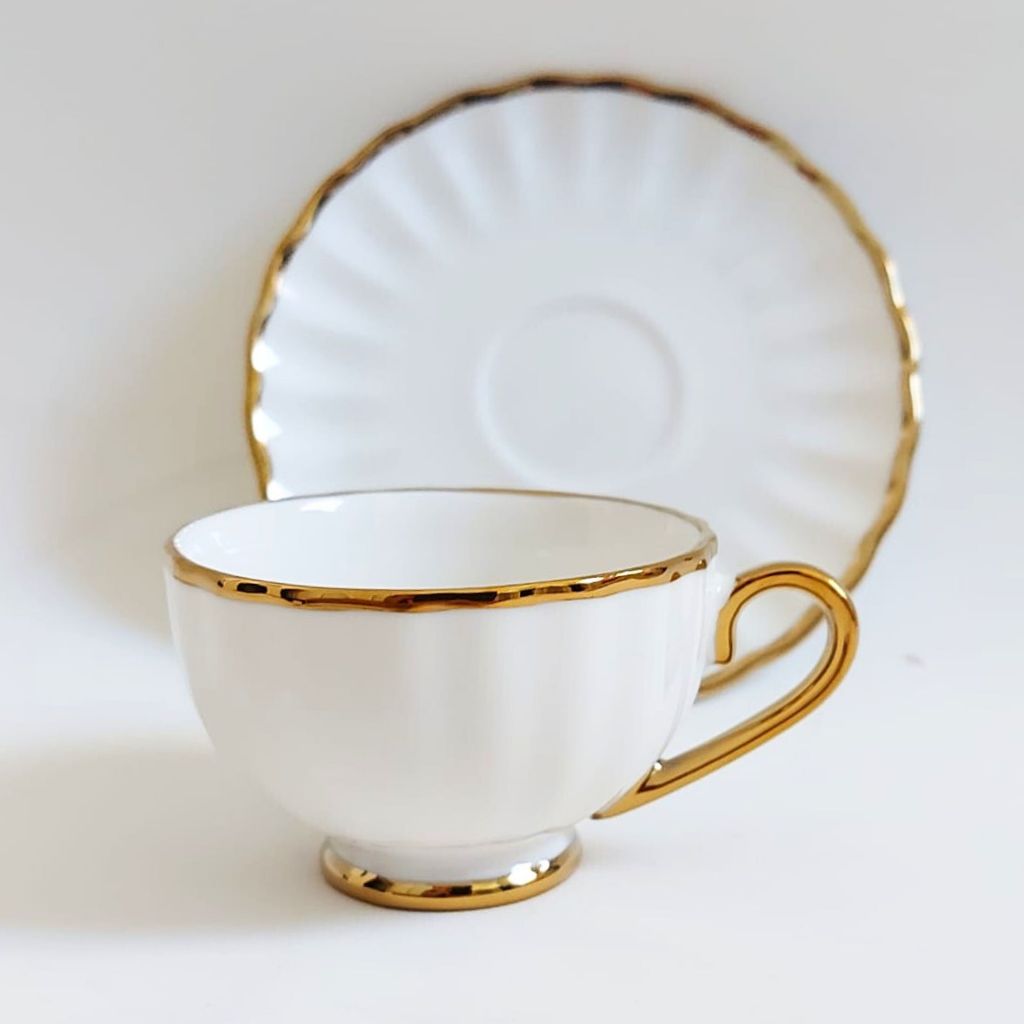 Xícaras de Porcelana com Borda Dourada: Sofisticação 12 pcs | Alma & Casa