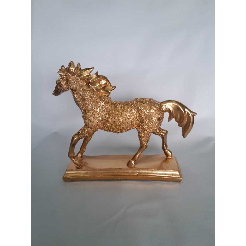 Escultura Decorativa em Gesso Dourado | Alma & Casa
