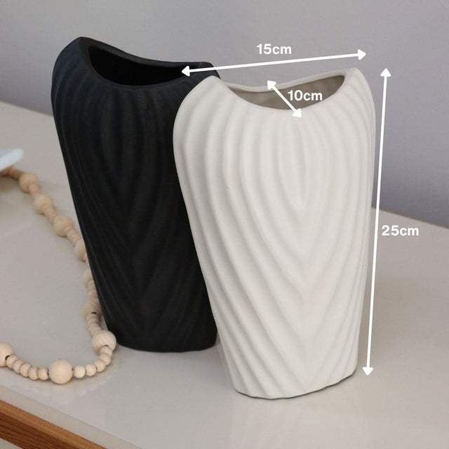 Vaso de Cerâmica Canelado Côncavo Decorativo | Alma & Casa
