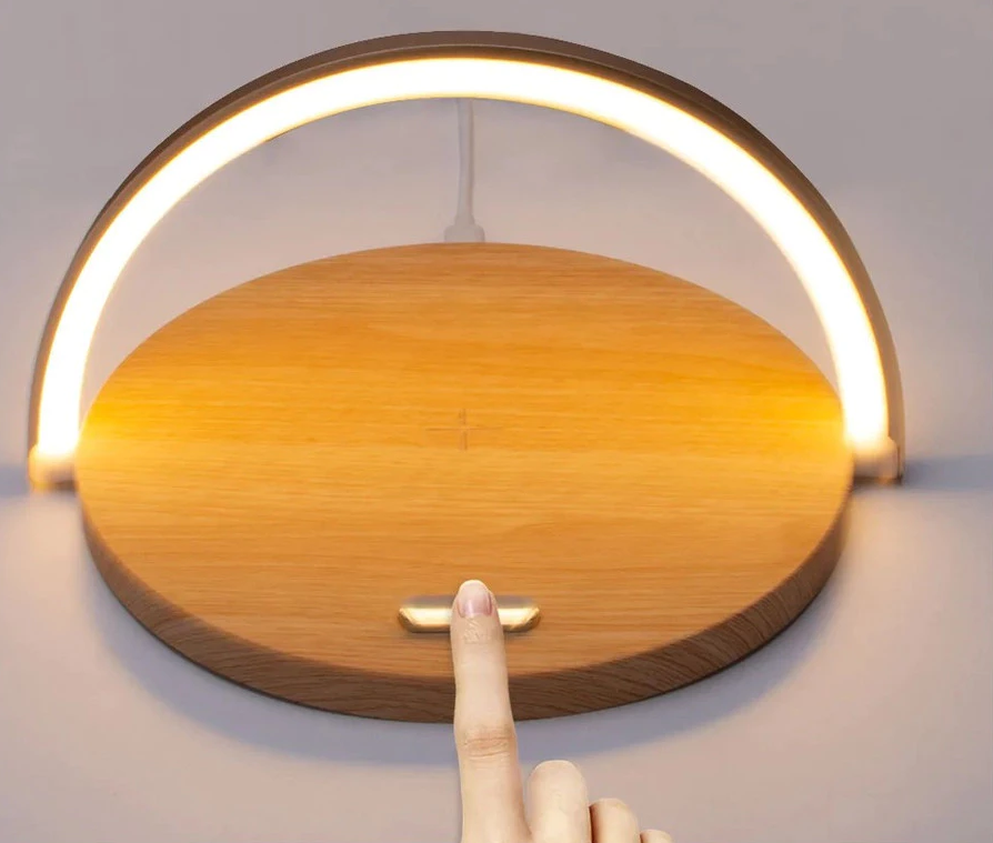 Luminária de Mesa LED com Carregador | Alma & Casa