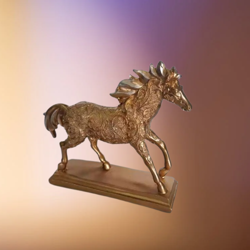 Escultura Decorativa em Gesso Dourado | Alma & Casa