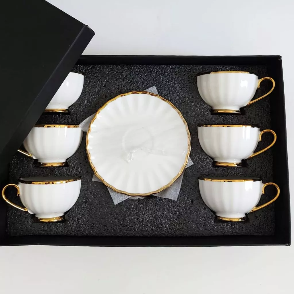 Xícaras de Porcelana com Borda Dourada: Sofisticação 12 pcs | Alma & Casa