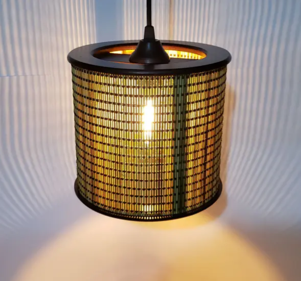 Pendente de MDF com Telinha de Bambu | Alma & Casa - Elegante e Aconchegante