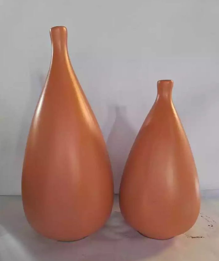 Vasos Pino com Design Escultural em Cerâmica | Alma & Casa