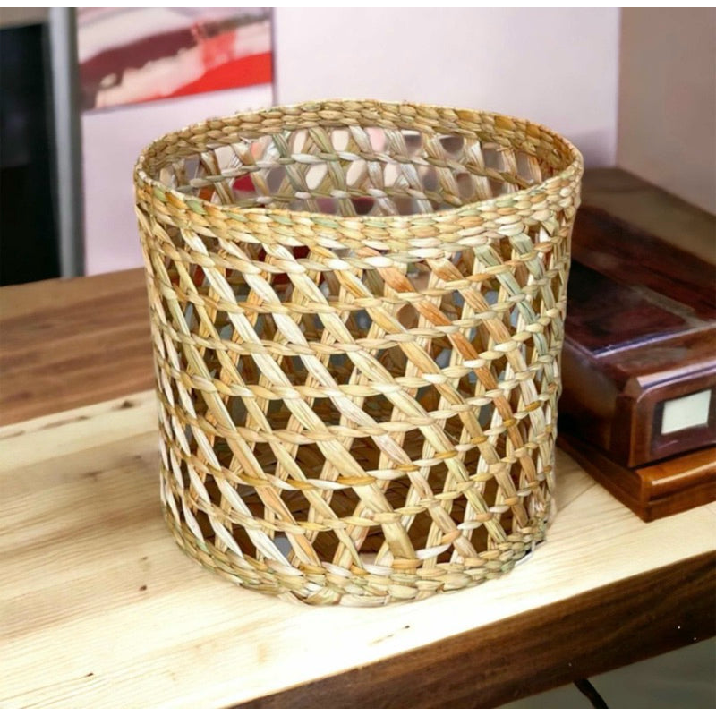 Cachepot Vazada em Palha Natural – Luz e Estilo 01pça | Alma & Casa.