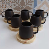 Canecas com Pires de Madeira – Charme Artesanal | Alma & Casa