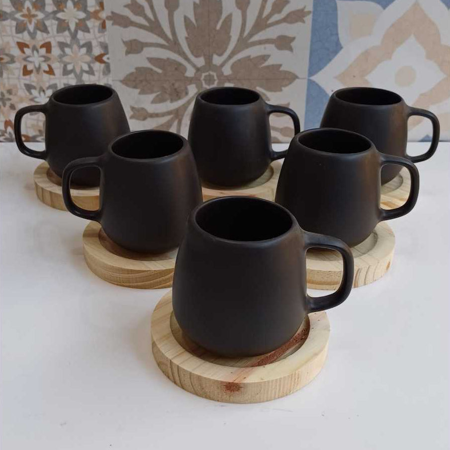 Canecas com Pires de Madeira – Charme Artesanal | Alma & Casa