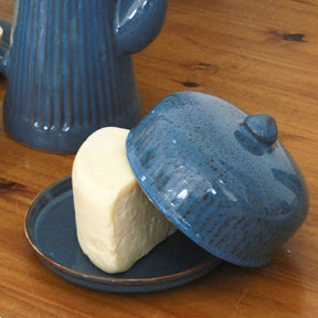 Queijeira Artesanal em Cerâmica: Elegância à Mesa | Alma & Casa