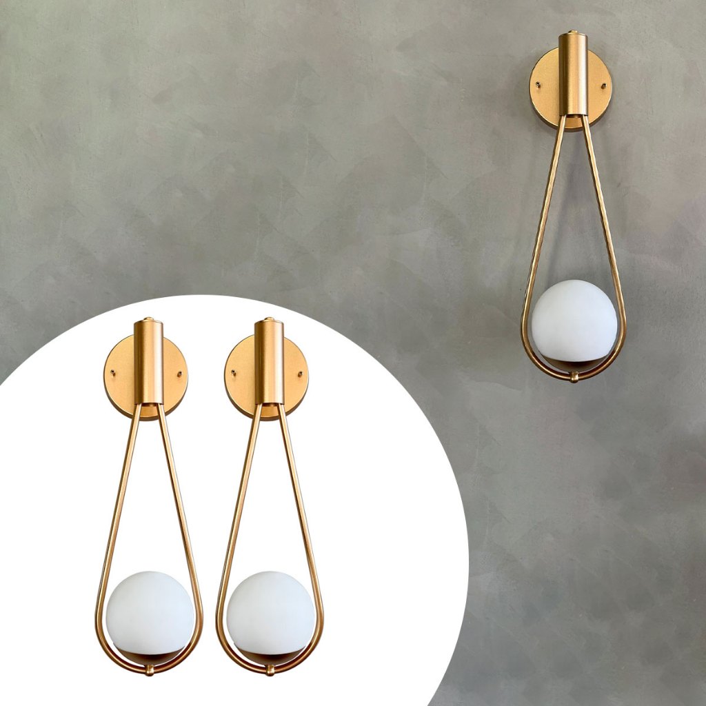 2 Arandelas Toque de Gota Dourada, com Globo de Vidro | Alma & Casa