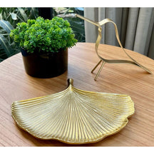 Bandeja Decorativa Dourada em Resina Elegante | Alma & Casa