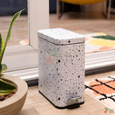 Lixeira de Metal com Pedal e Design Sofisticado | Alma & Casa