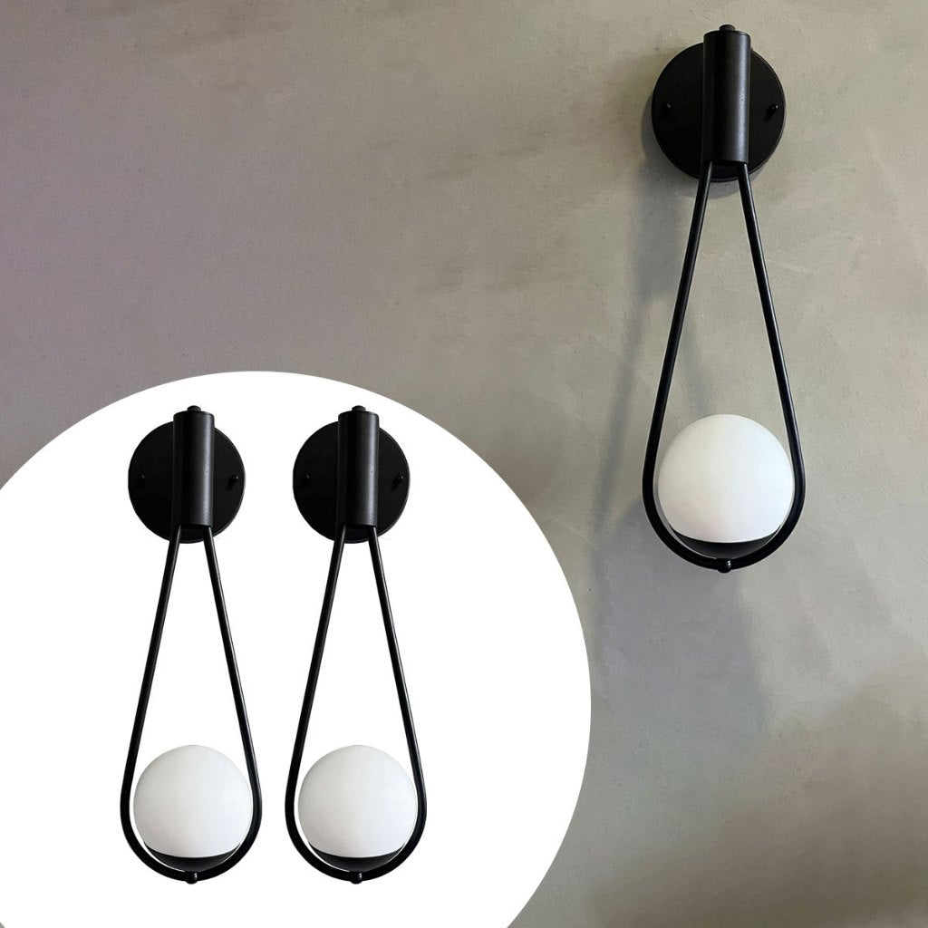 2 Arandelas Toque de Gota Dourada, com Globo de Vidro | Alma & Casa