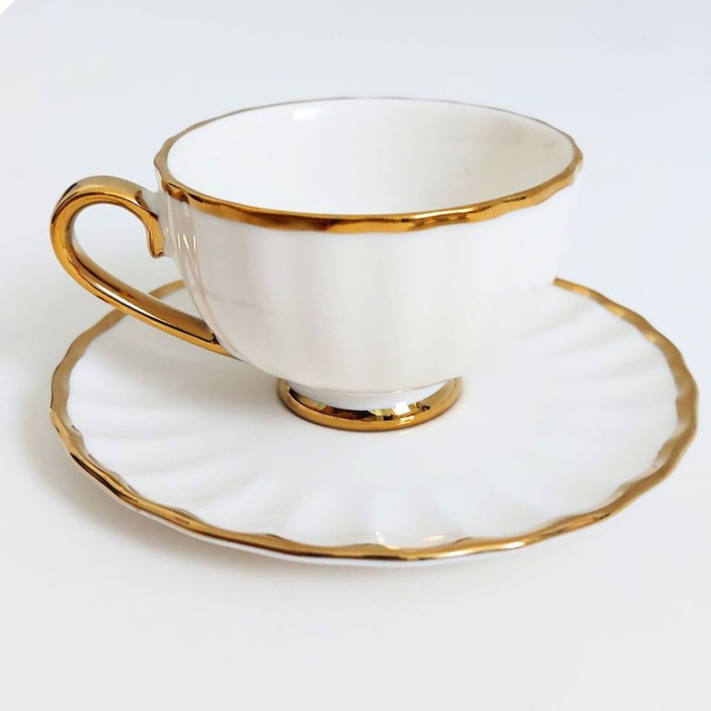 Xícaras de Porcelana com Borda Dourada: Sofisticação 12 pcs | Alma & Casa