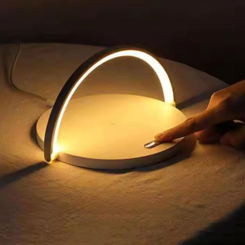 Luminária de Mesa LED com Carregador | Alma & Casa