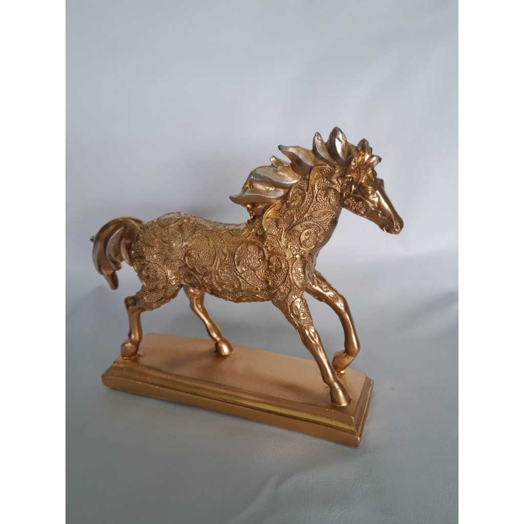 Escultura Decorativa em Gesso Dourado | Alma & Casa