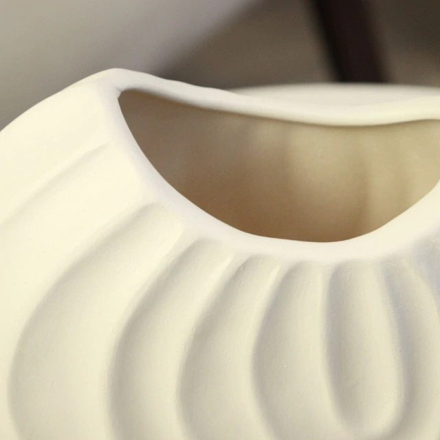 Vaso de Cerâmica Formato Concha Orgânica | Alma & Casa
