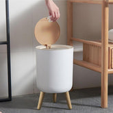 Lixeira Branca 8L com Pés de Madeira: Design e Elegância | Alma & Casa