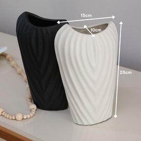 Vaso de Cerâmica Canelado Côncavo Decorativo | Alma & Casa