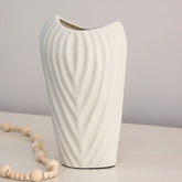 Vaso de Cerâmica Canelado Côncavo Decorativo | Alma & Casa