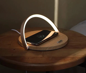 Luminária de Mesa LED com Carregador | Alma & Casa