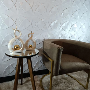Esculturas Abstratas com Esfera Dourada | Alma & Casa
