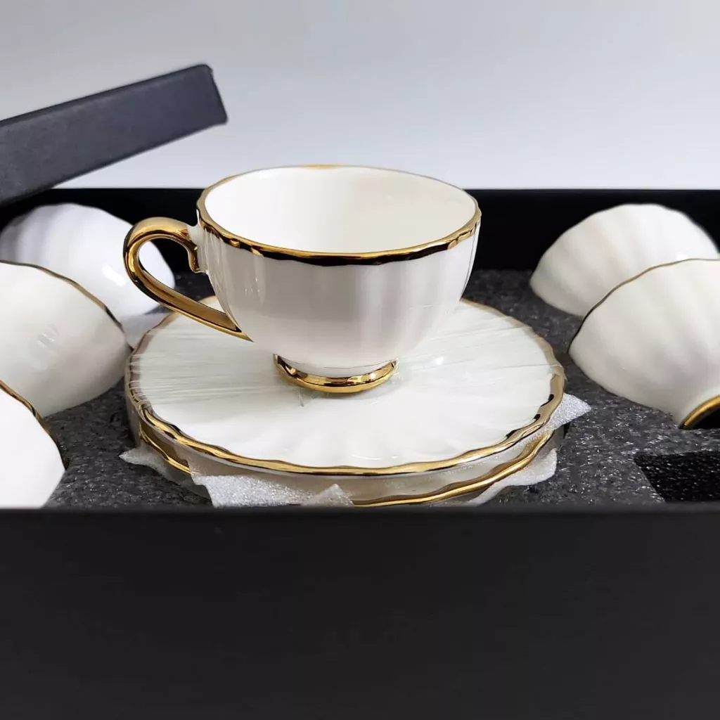 Xícaras de Porcelana com Borda Dourada: Sofisticação 12 pcs | Alma & Casa