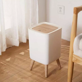 Lixeira Branca 8L com Pés de Madeira: Design e Elegância | Alma & Casa