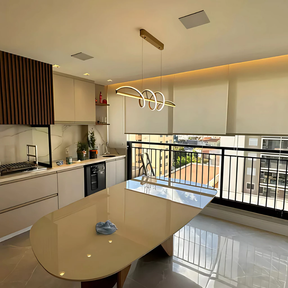 Lustre Pendente LED Dourado – Design, Luz e Sofisticação em Cada Detalhe | Alma & Casa