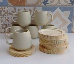 Canecas com Pires de Madeira – Charme Artesanal | Alma & Casa