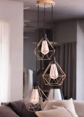 Lustre Pendente Triplo Diamante – Elegância suspensa com personalidade | Alma & Casa
