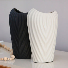 Vaso de Cerâmica Canelado Côncavo Decorativo | Alma & Casa