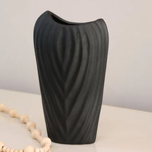 Vaso de Cerâmica Canelado Côncavo Decorativo | Alma & Casa