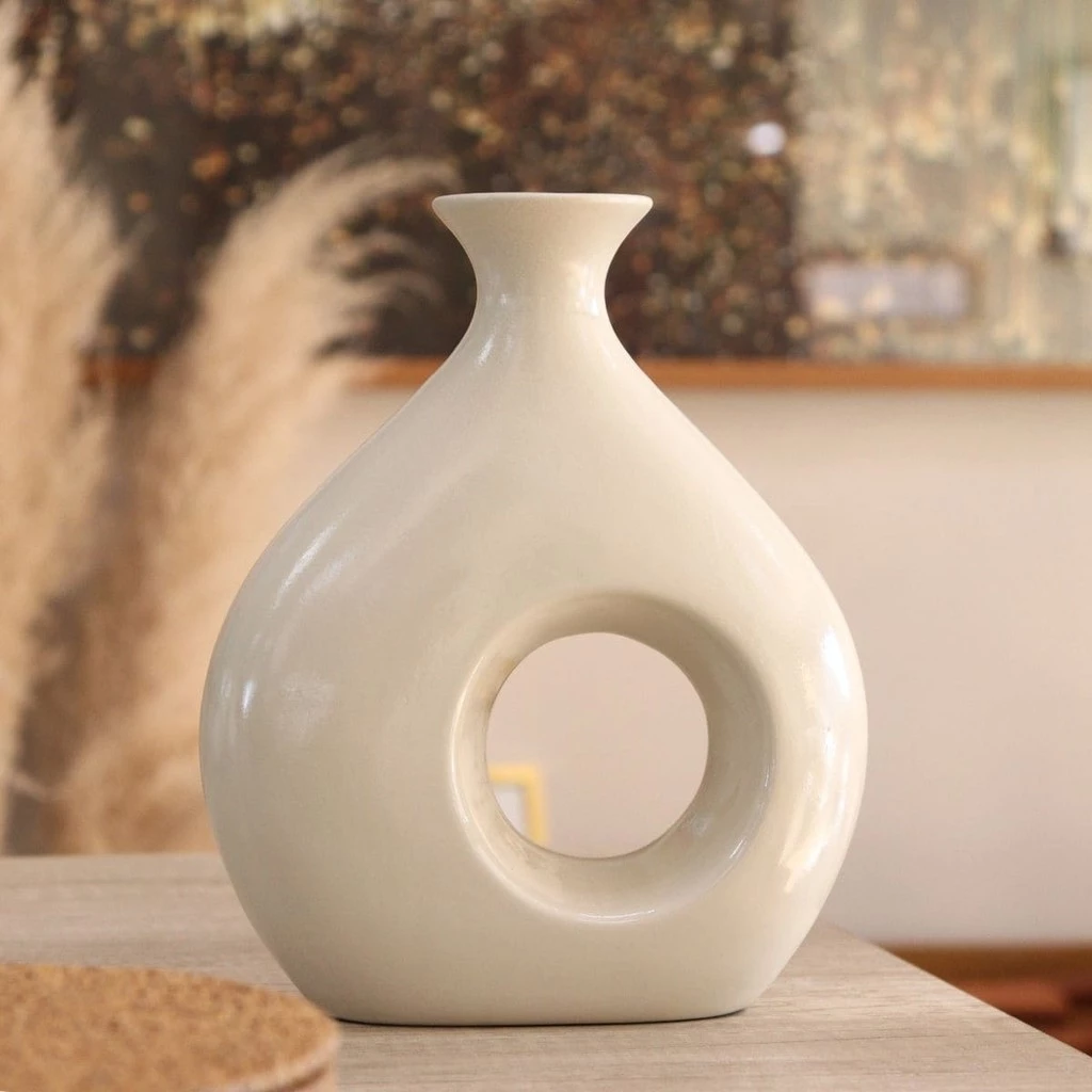 Vaso Orgânico Vazado em Cerâmica Minimalista | Alma & Casa