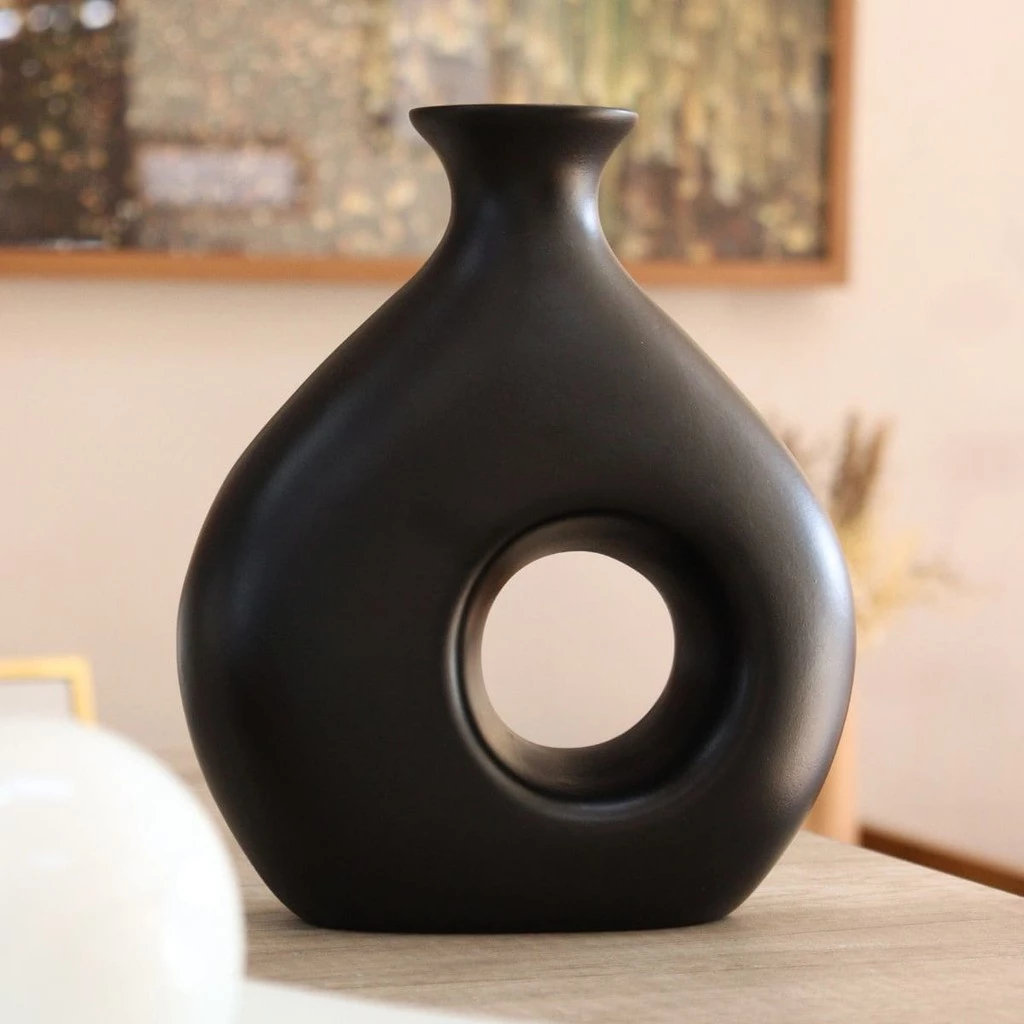 Vaso Orgânico Vazado em Cerâmica Minimalista | Alma & Casa